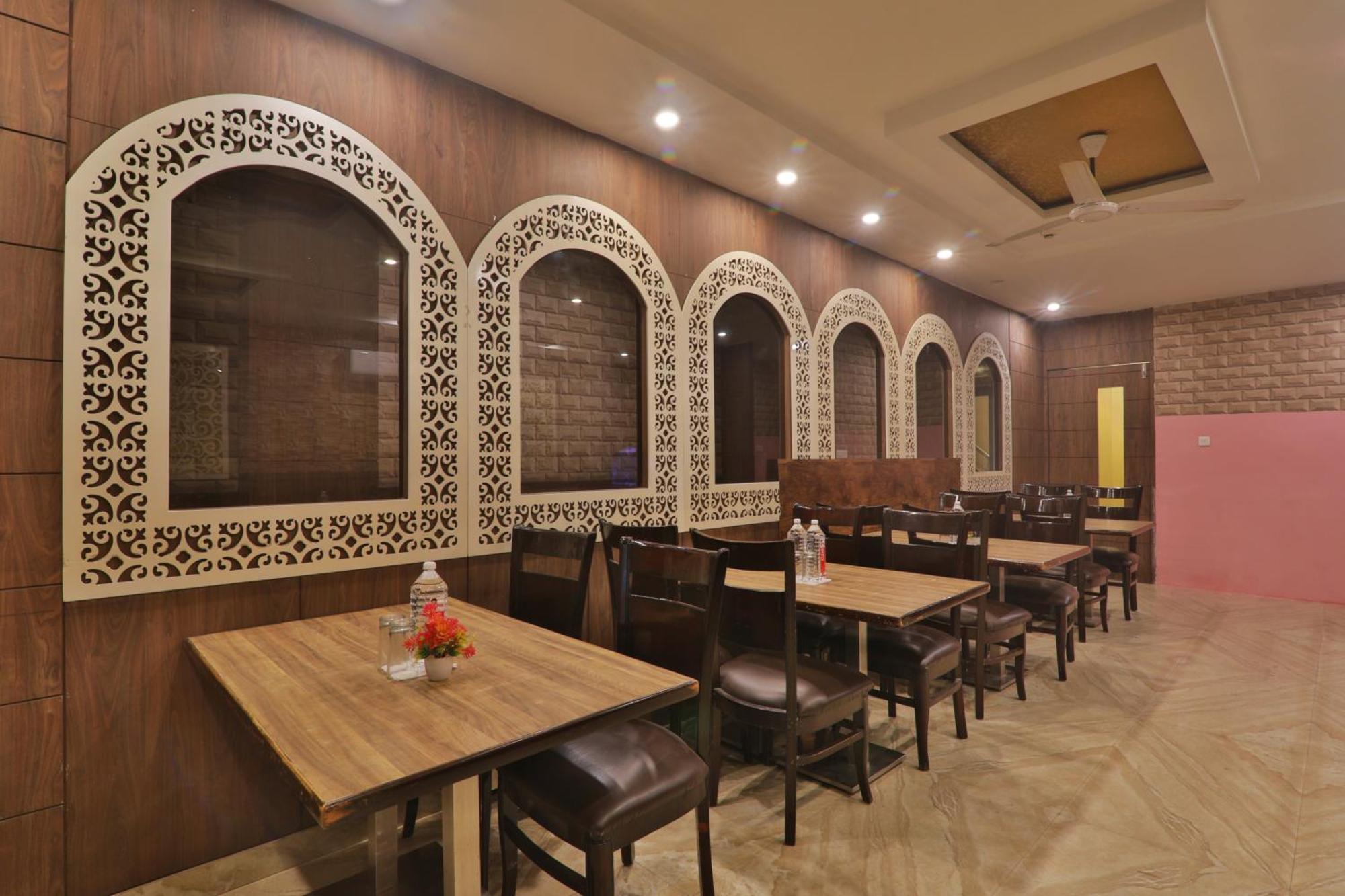 Hotel Janki Inn Sigra 2 Km From Kashi Vishwanath Dham Varanasi Exterior foto