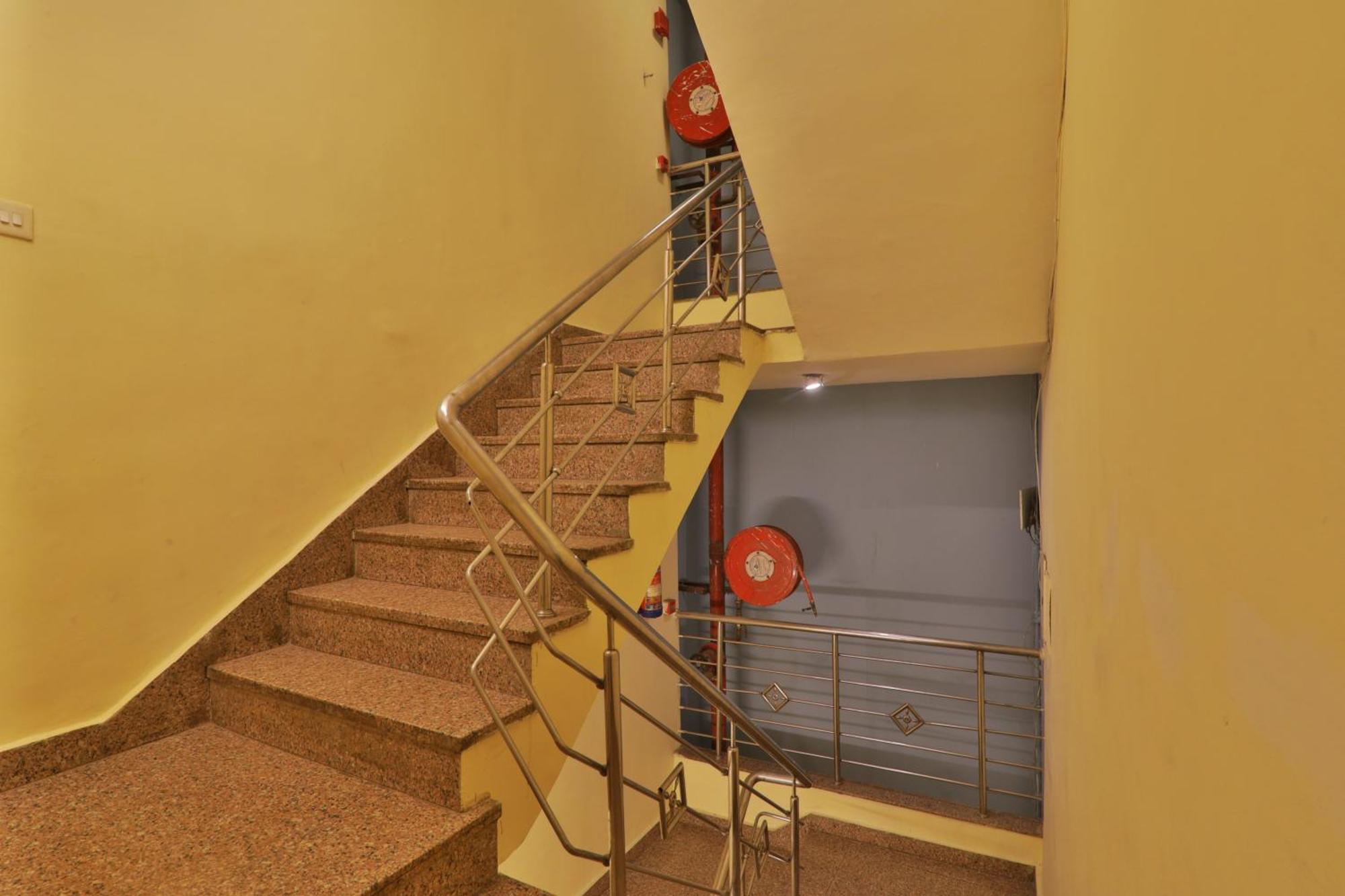 Hotel Janki Inn Sigra 2 Km From Kashi Vishwanath Dham Varanasi Exterior foto