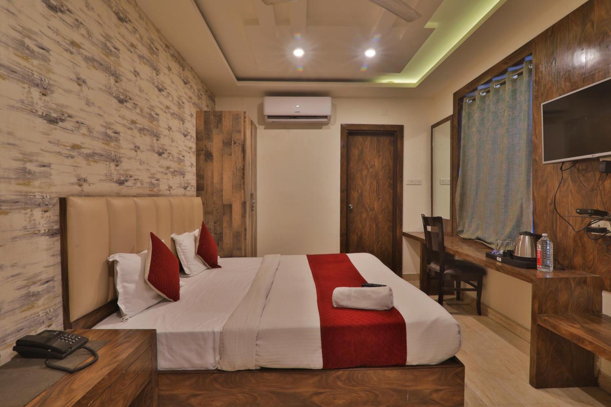 Hotel Janki Inn Sigra 2 Km From Kashi Vishwanath Dham Varanasi Exterior foto