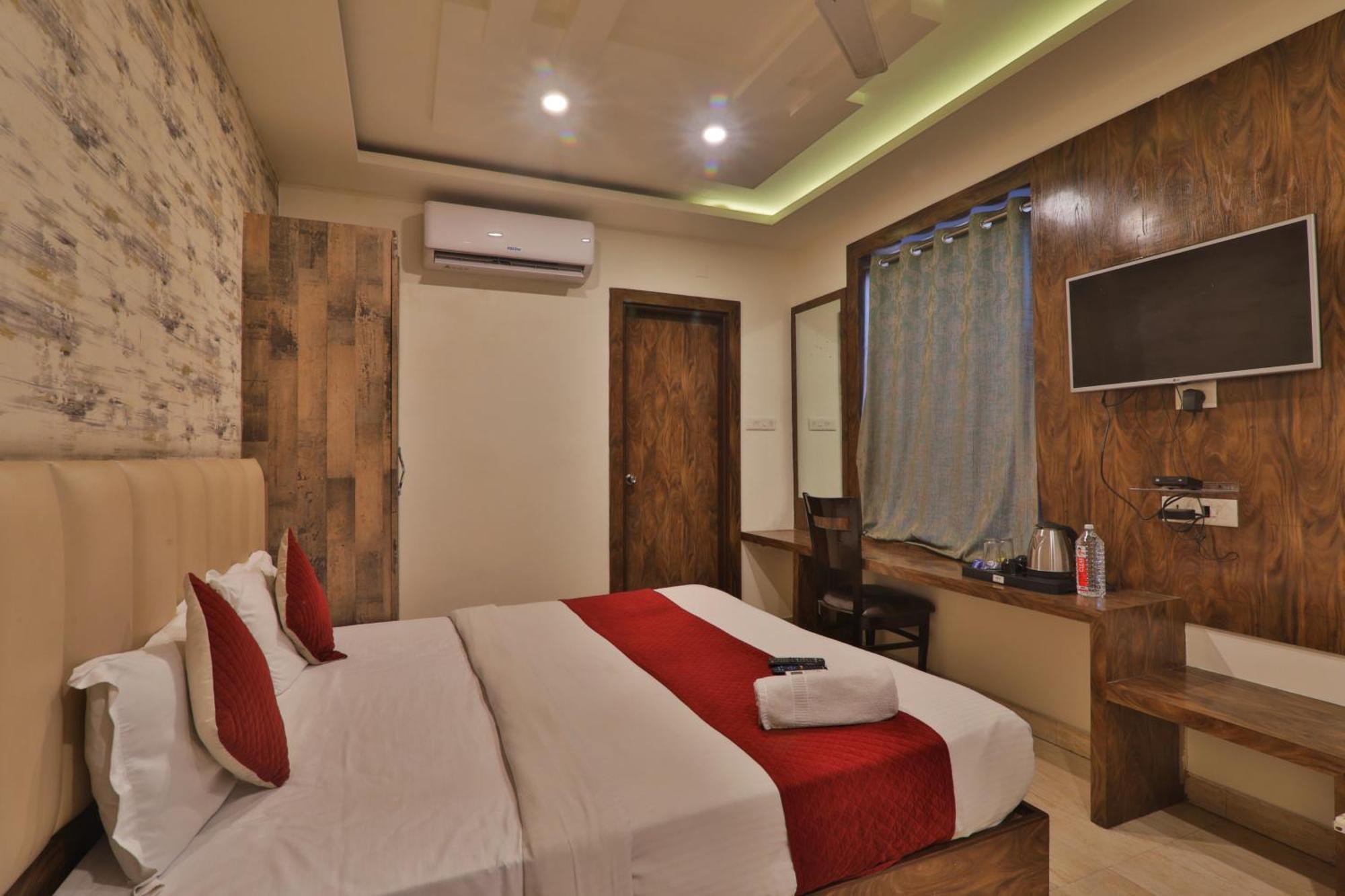 Hotel Janki Inn Sigra 2 Km From Kashi Vishwanath Dham Varanasi Exterior foto
