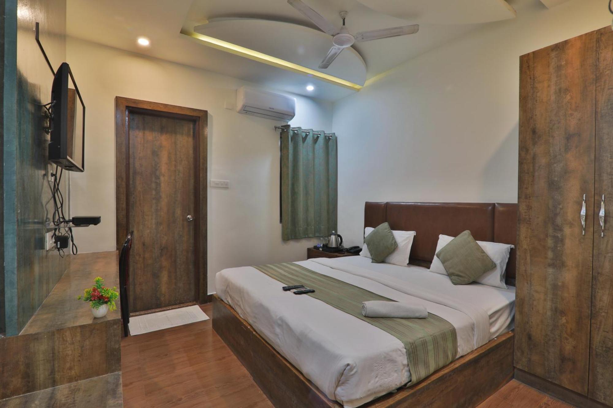 Hotel Janki Inn Sigra 2 Km From Kashi Vishwanath Dham Varanasi Exterior foto