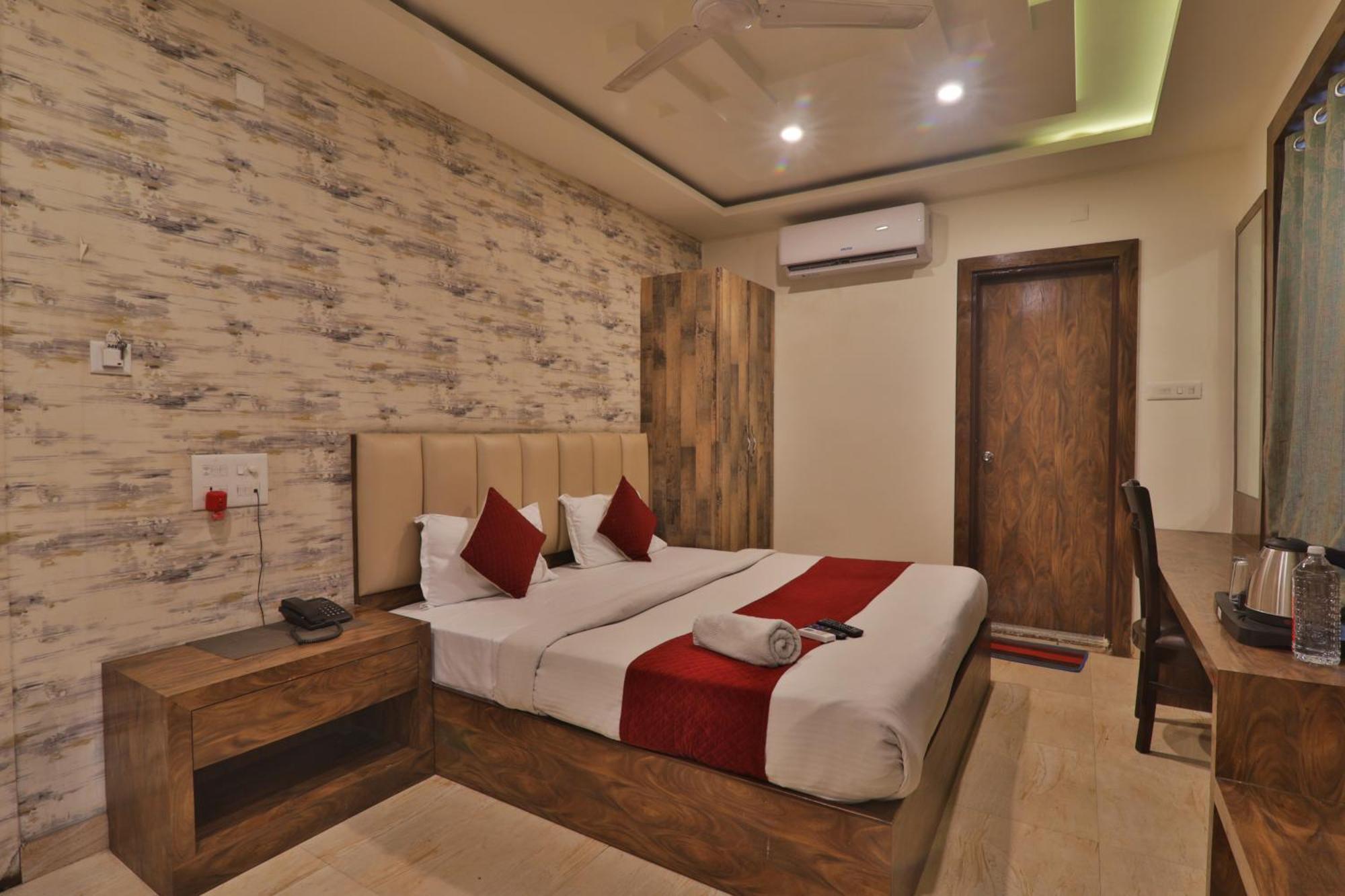 Hotel Janki Inn Sigra 2 Km From Kashi Vishwanath Dham Varanasi Exterior foto