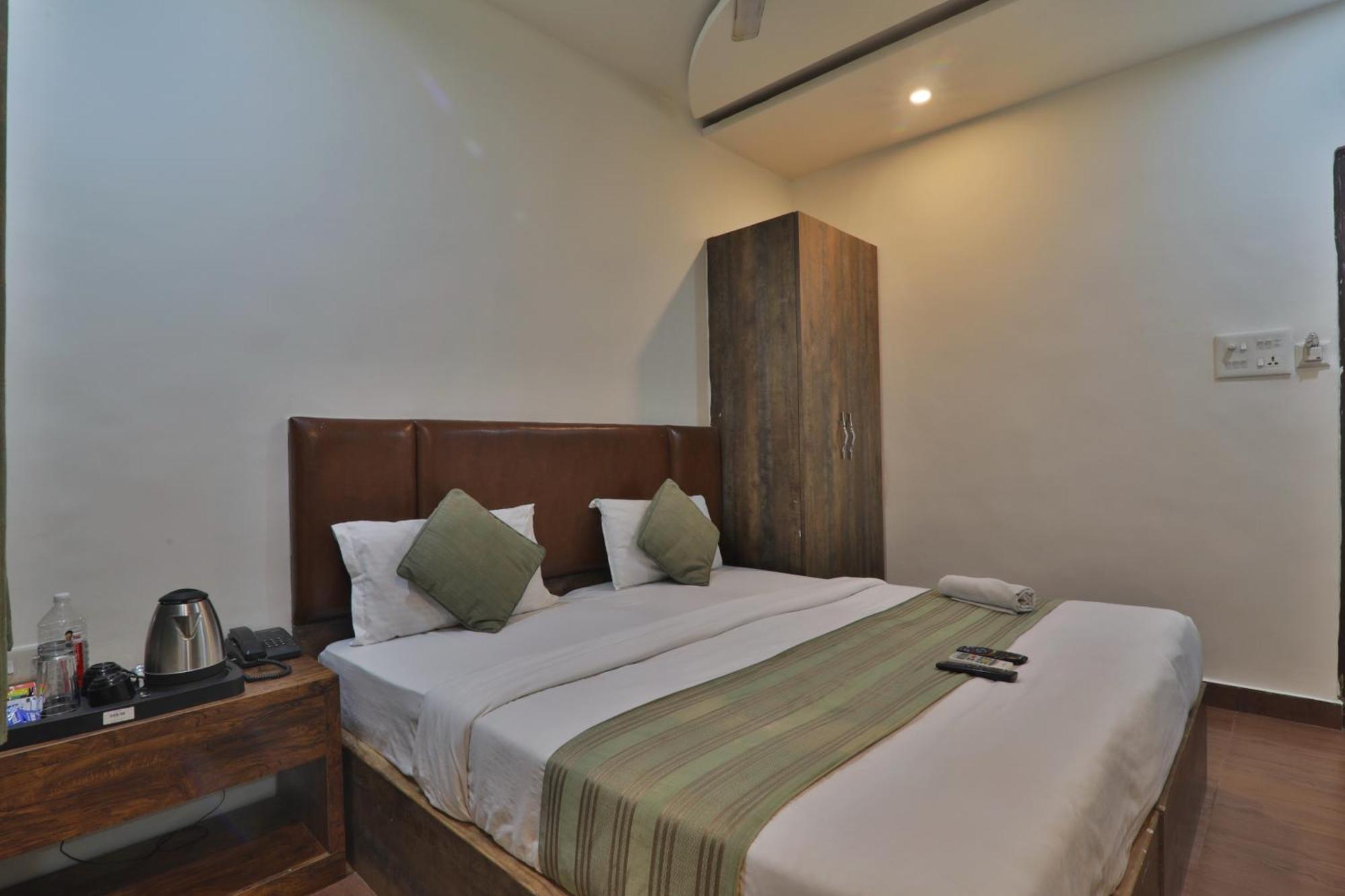 Hotel Janki Inn Sigra 2 Km From Kashi Vishwanath Dham Varanasi Exterior foto